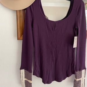 FREE PEOPLE Sexy Wide Scoop With Contrast Sleeve Detail!